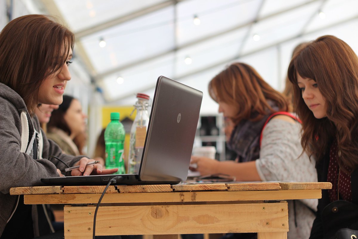 We need outgoing confident postgraduate students who are happy to talk to students about what life is like here at Essex in the SU Heirloom House.

If you think you have what it takes, please complete this form and tell us why

essex.eu.qualtrics.com/jfe/form/SV_7U…