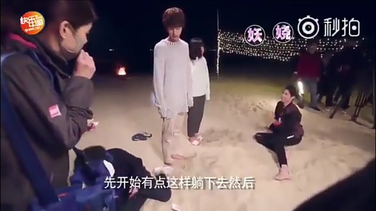 From MG bts vid. (the pic is so low quality) So here, Angie was serious in talking with Kuan, but these two, of course, Dd and YY were conversing and laughing as if they were the only people there  Oh yas again and again, they always have their own world together 