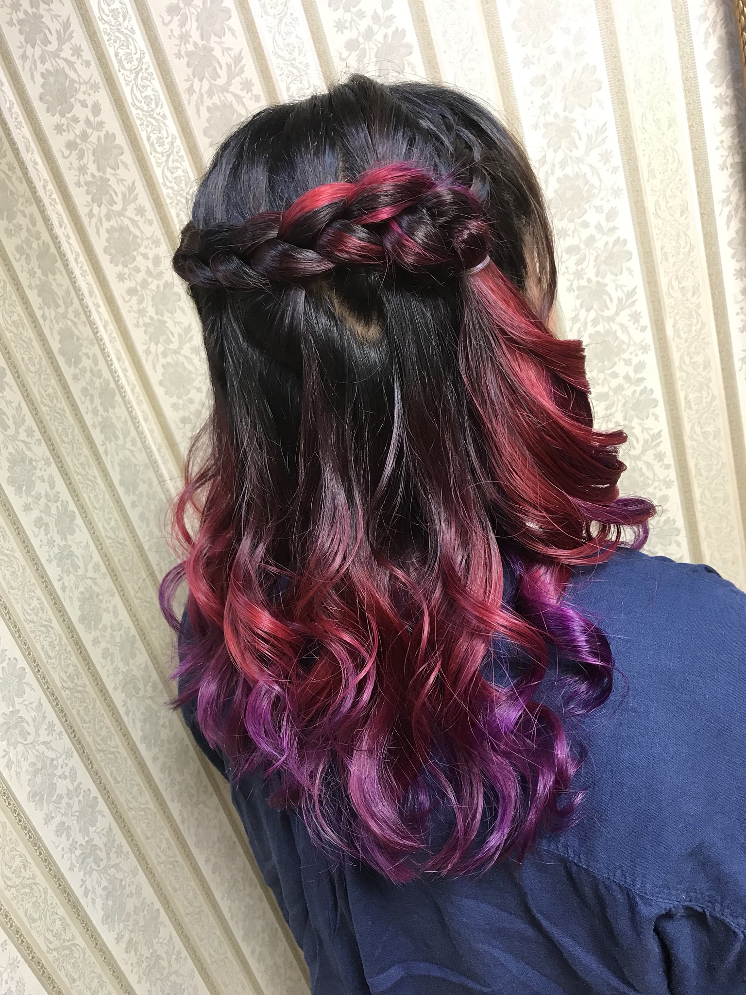 シャンテグラム ヘアスタイル紹介 黒髪 地毛 ピンクレッド パープルグラデーションカラー あざやかな髪色で楽しい雰囲気に T Co Lfwht3cveg Twitter