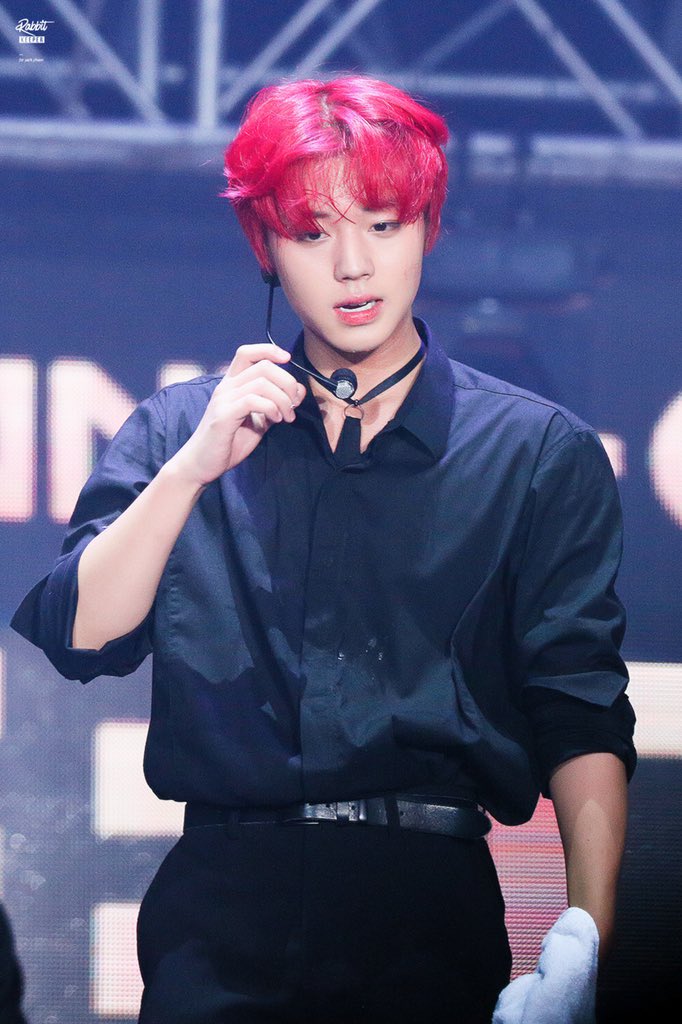 rabbitkeeper_jh's tweet photo. 180728 HK DAY1
땀방울 까지 섹쉬해ㅠㅠㅠ
#워너원 #박지훈 https://t.co/K1NYX5DPxW