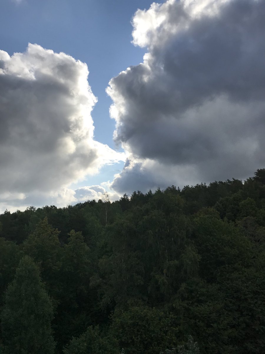 joweman's tweet photo. Kom igen nu då! Hallå #molnen show me some of your...💧! 
-Med hopp om en framtid #Uddevalla 💦 Morgonkaffe på balkongen. https://t.co/jgqEpq1ZYK