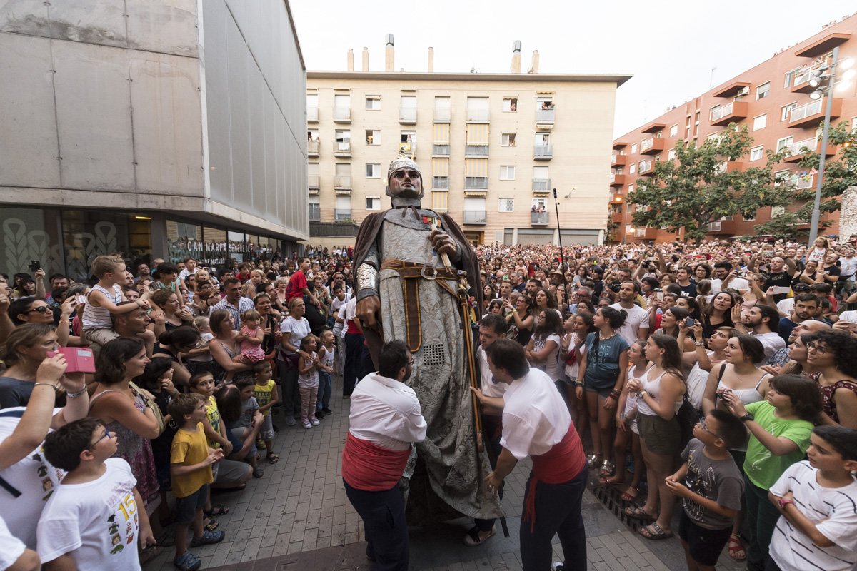 lessantesmataro's tweet photo. I ja ha arribat el dia de tancar #lessantes. Encara teniu forces? Avui us esperem al #vermutdebastons, #enfigurat , #anematancar, #espaifamiliar, a l'espectec final al concert de Festa Major i al concert de la @AgrMusMaresme amb Menaix a Truà... 👉 https://t.co/aS1cqKsJDz https://t.co/I5f28d3AFy