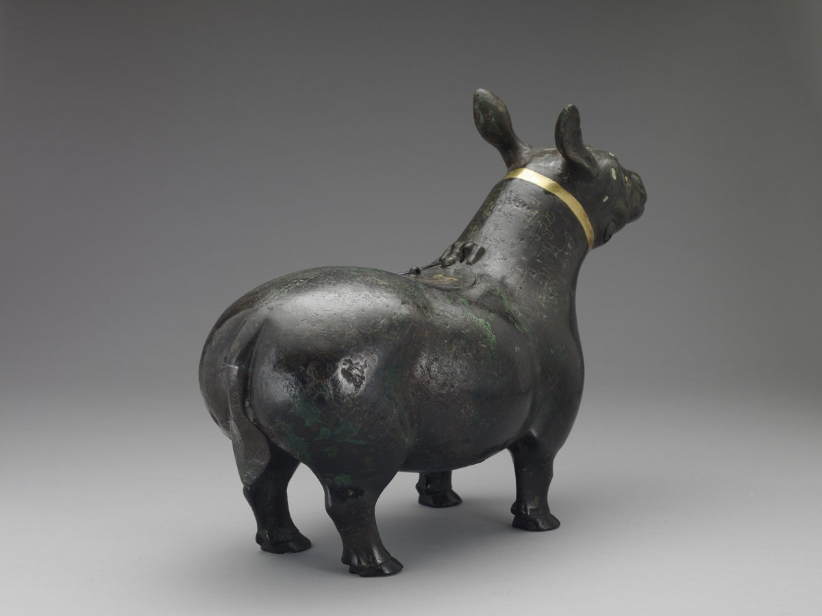 ArielLin0529's tweet image. #mustools #NationalPalaceMuseum #winevessel #collection 

An animal-shaped metal wine vessel, which could be dated back to BC 375-276.
 It got a lid on its back for filling wine and liquid come out from its mouth.