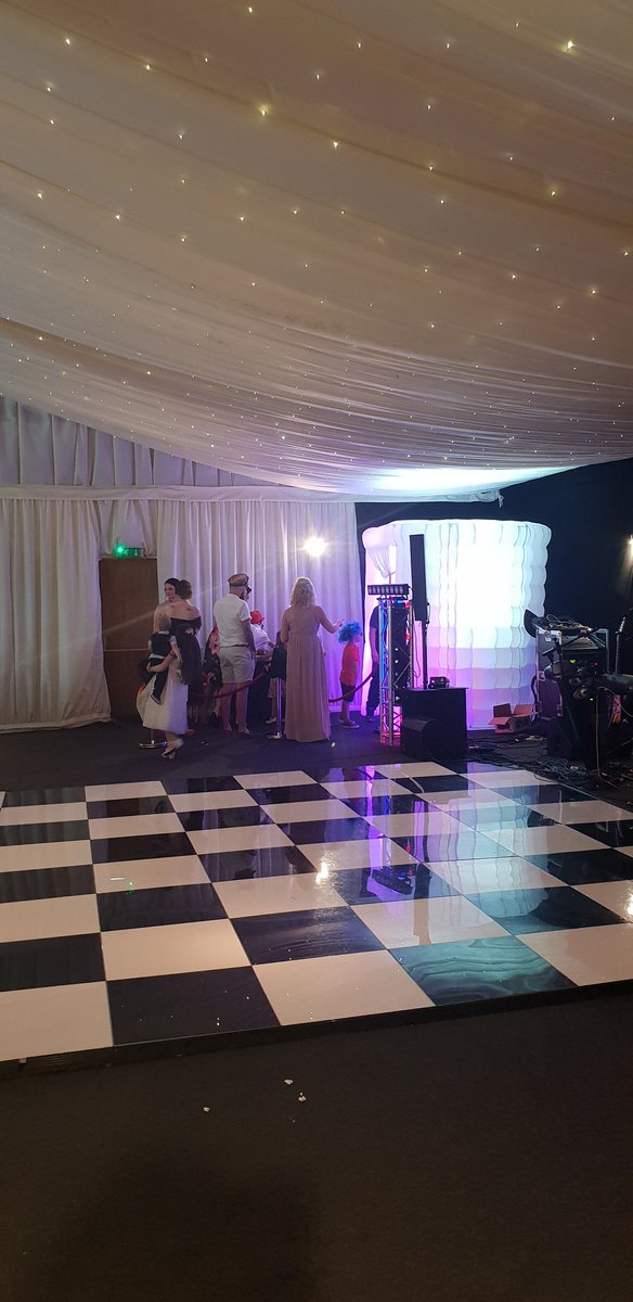 PdbBooth's tweet photo. Fantastic night and crowd https://t.co/OBk9l6mzor