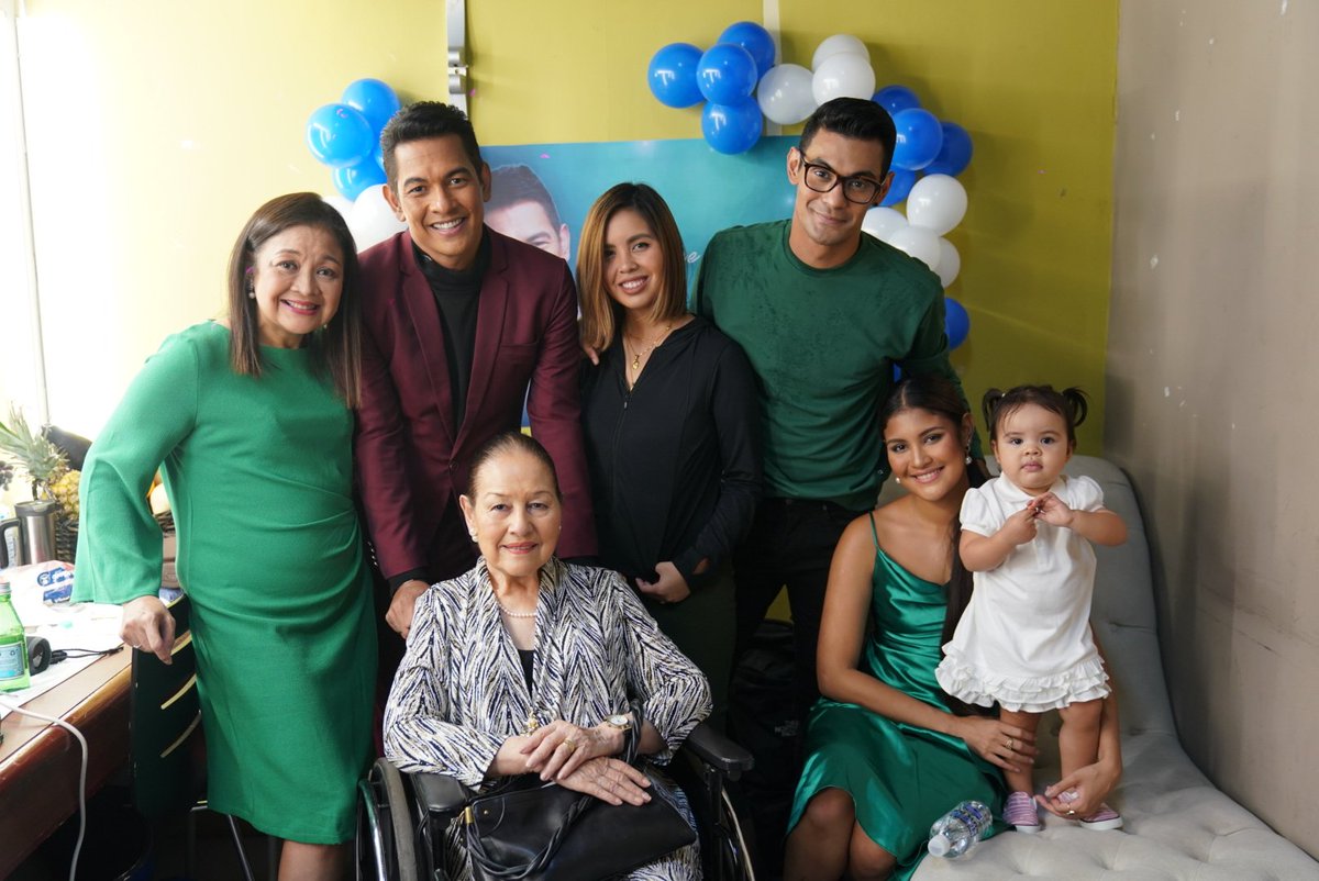 manila_genesis's tweet photo. He's back!! What a touching and moving performance by @GaryValenciano1 with @gabvalenciano, @KianaVee, @4eversinging4u & @zsazsapadilla !!More exciting things to come!! #GaryVisBack #ASAPGV #GaryVWeekend
Full album: https://t.co/y1V9y51xzI https://t.co/XK4sEajQVX