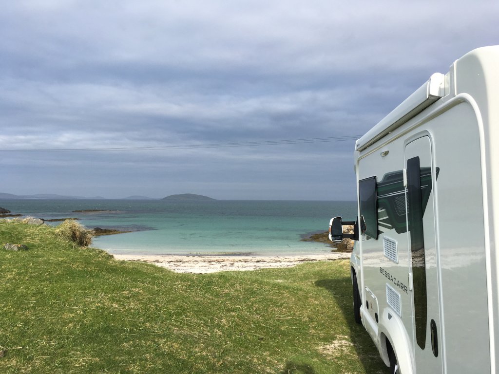 A review of Kilbride Campsite on South Uist and what to do in a motorhome when the rain comes down. outerhebridesbymotorhome.wordpress.com/2018/07/29/kil…