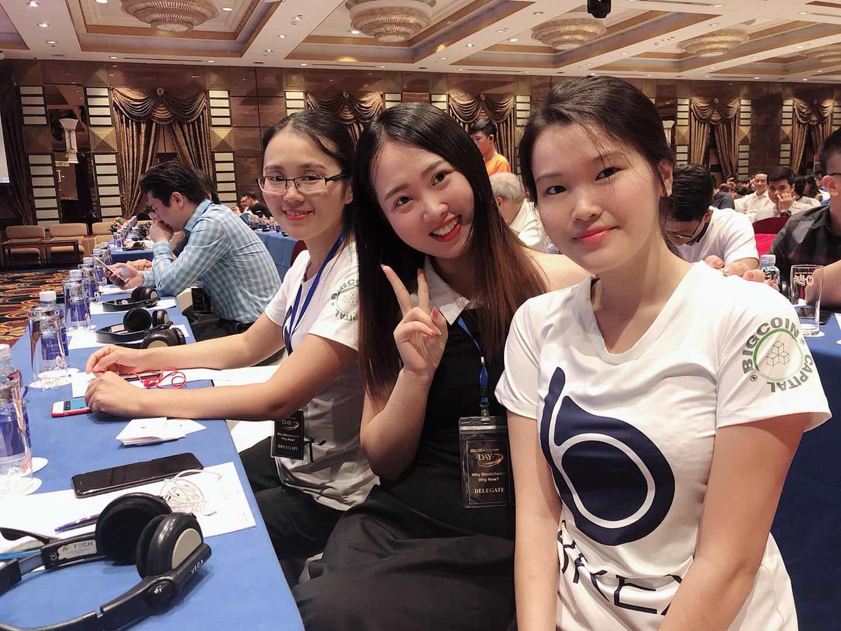 Michell72578939's tweet photo. Xin chào, việt nam 🇻🇳 BKEX อยู่ที่งานบล็อคเชนเวียดนาม 😘 สู้ต่อนะคะ BKEX
#BKEX 
#BKK
#Bitcoin
#Blockchain
#บล็อคเชน https://t.co/QpdRgiTdkJ
