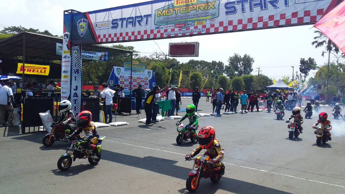 disporakabmlg's tweet photo. 29/07/2018 Kejuaraan Nasional Motoprix diikuti Pembalap nasional yang di adakan di sirkuit Halaman Luar Stadion Kanjuruhan Kepanjen Kabupaten Malang.
#Balapan
#Roadrace
#Motoprix
#Stadionkanjuruhan
#Disporakabmalang
#Disbudparkabmalang
#Pemkabmalang
#Kabupatenmalang https://t.co/pnJC9InKWv