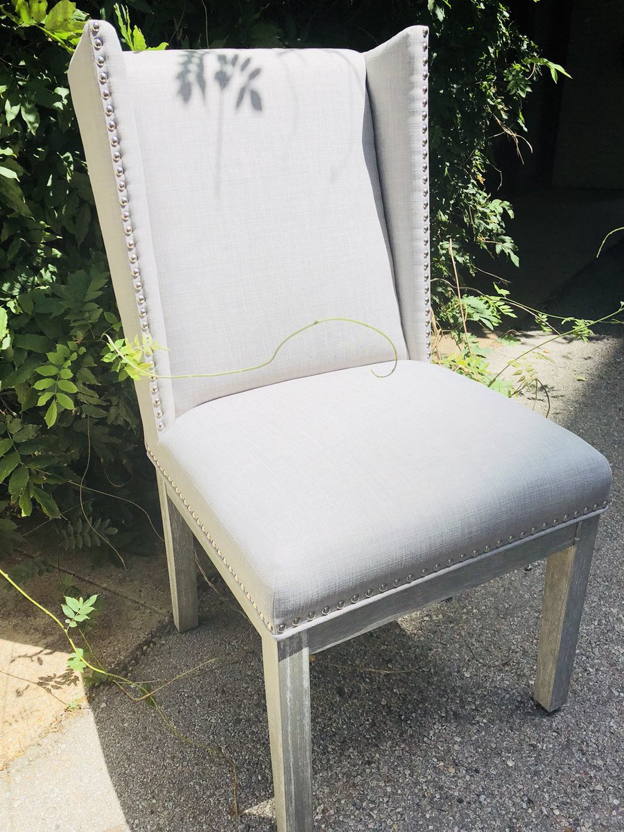 SixtoSixty's tweet image. Doesn’t this #studded #wingbackchair look great in this outdoor setting? It would look great at your next event as well. #sixtosixtyevents