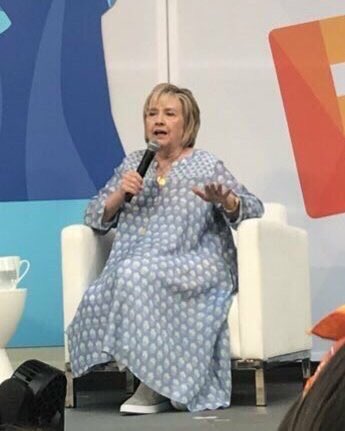 777denny_'s tweet photo. @deplorablem1ke Oh, how the mighty have fallen! This felonious female giant of the past is wearing a hair cut cape or reconditioned outer shower curtain, right? Maybe a new Communist style? She looks like a worn-out shoe or an unstable relative, right?
#PatheticDemocrats
#WalkAway
#FreeYourMind https://t.co/lIZCAySjaz