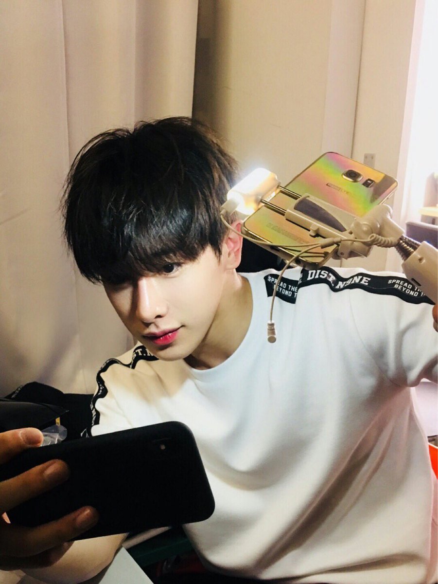 BLACKHAIR_GOOD's tweet photo. 17. 몬스타엑스 원호 https://t.co/kbsMsEs3xD