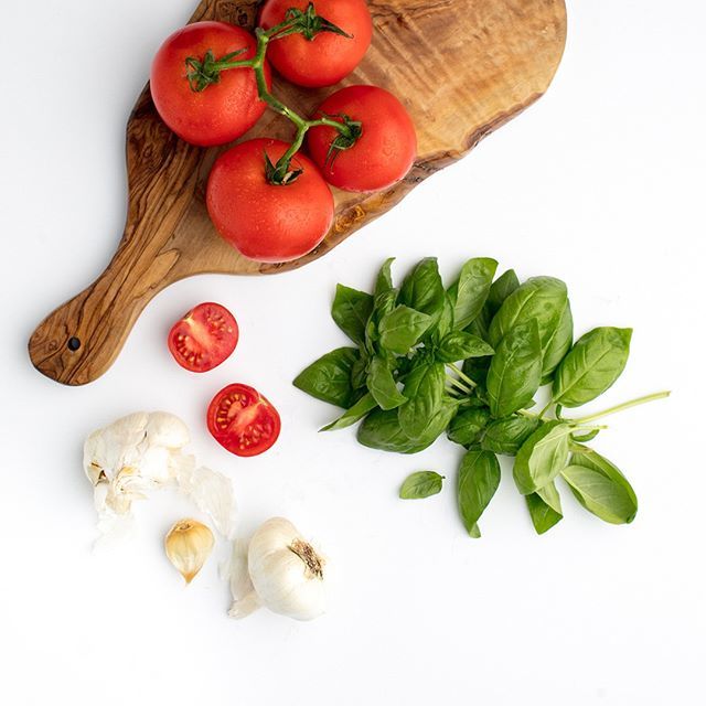 LisaFranklinUK's tweet photo. Sunny Sunday’s are for salads in the garden and a little relaxing time with the fam. What’s your go-to summer foodie fave? ⠀⠀⠀⠀⠀⠀⠀⠀⠀
#lisafranklinskincare #freshfood #foodie #healthyeating #healthyfood #weekendeating #sundayfoodprep https://t.co/IR8BpTrSXy https://t.co/c0LmlCrQ2i