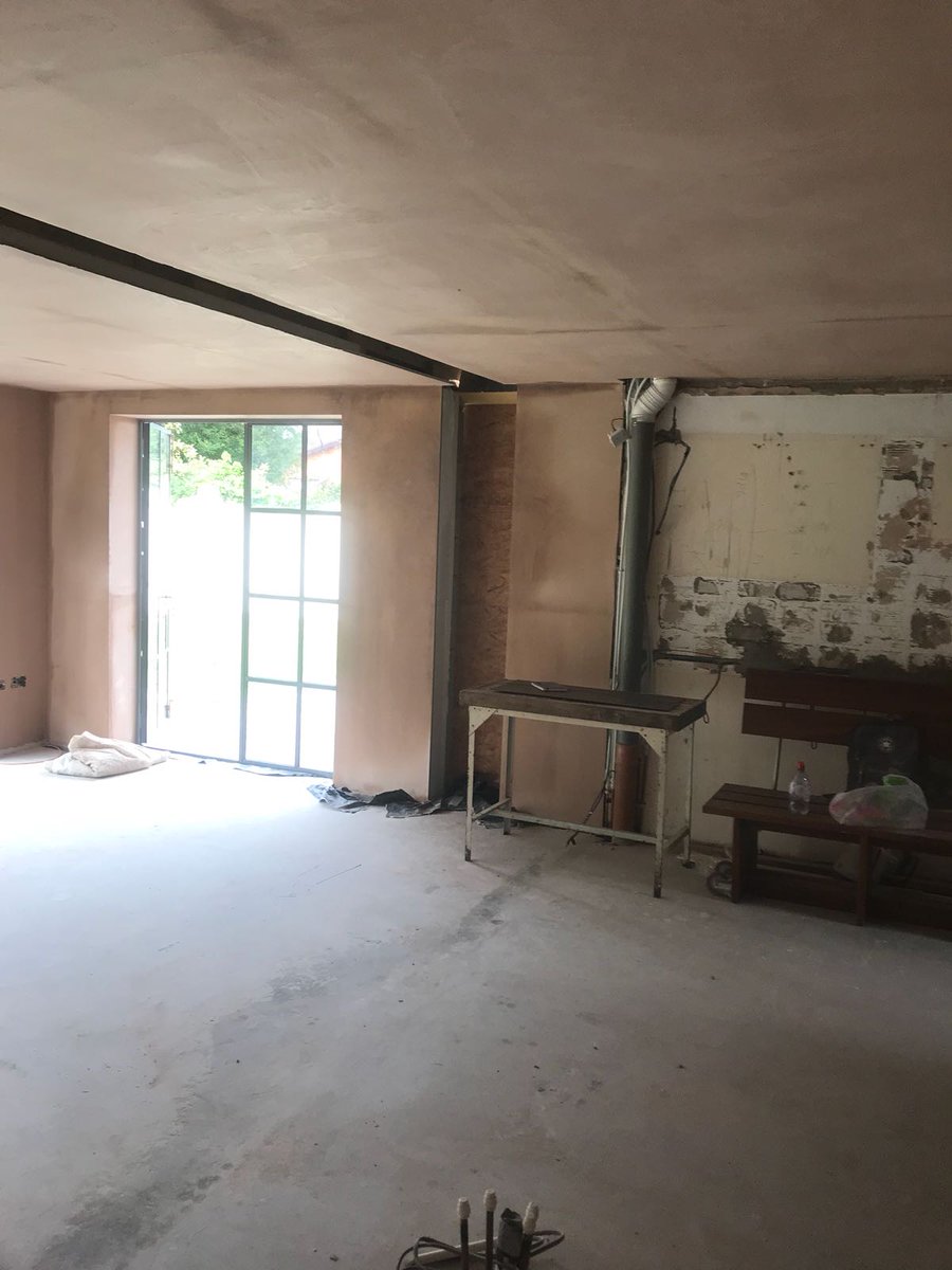 builder_wales's tweet photo. Another happy customer this week with their building alterations and plastering to their big house in Caerphilly South Wales

We pride ourselves on the quality of our work.  TEXT OR WHATSAPP 07976 741 770 😀😀 https://t.co/8TD4Up3Nvo