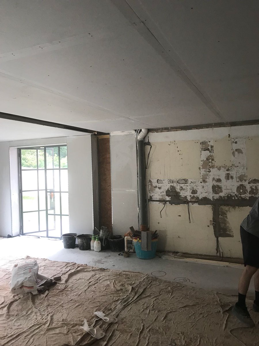builder_wales's tweet photo. Another happy customer this week with their building alterations and plastering to their big house in Caerphilly South Wales

We pride ourselves on the quality of our work.  TEXT OR WHATSAPP 07976 741 770 😀😀 https://t.co/8TD4Up3Nvo