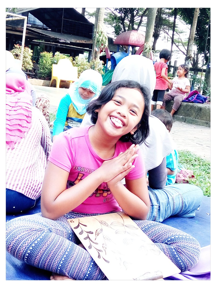 Kelas gambar hari ini tema membuat clay brrsama ka @husnaluthfiah dan ka MM seru bangeettttzzz...
#mingguserru
#kelasgambar 
#hariminggu 
#minggupagi 
#gratis
#free
#children 
#kreatifitas 
#craf 
#artandcraft 
#kjd 
#kandankjurankdoank 
#tangsel