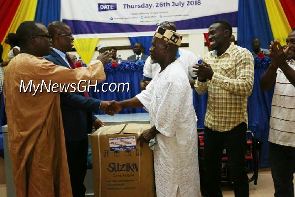 Angel923FM's tweet photo. UCC longest serving staff gets deep-freezer for 44-years of service https://t.co/FUU5kmqsHH https://t.co/0XkebwaFvn