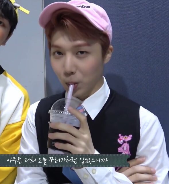 lowqualityjinho's tweet photo. for every tweet or retweet #LOVELOUD  gets, $1 will be donated to the lgbt+ youth! https://t.co/tpRFeAK4yQ