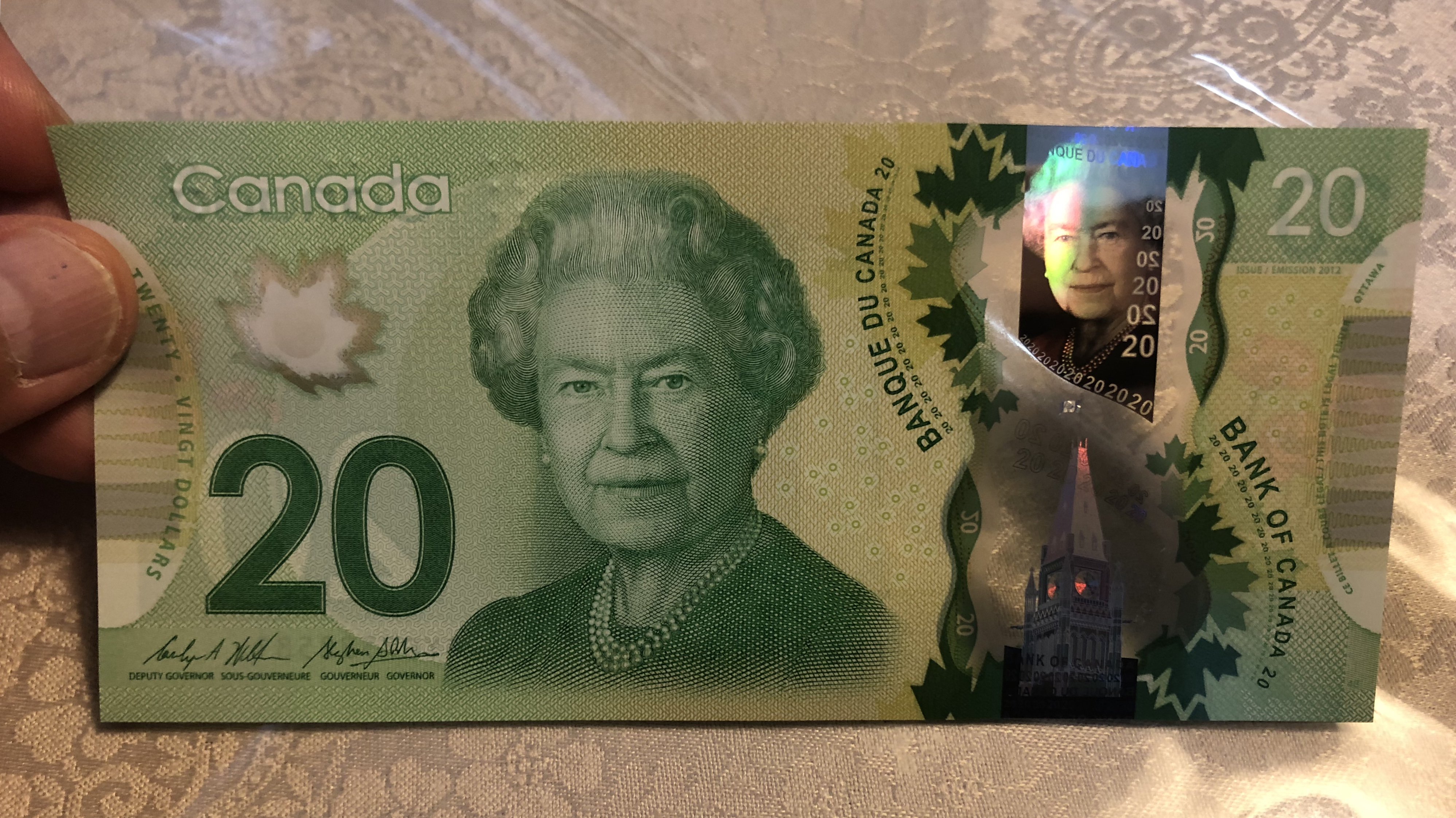 三好 毅志 初めて見たカナダドル紙幣 ホログラムの周りが透明になってるんですね T Co 9advqohzan Twitter