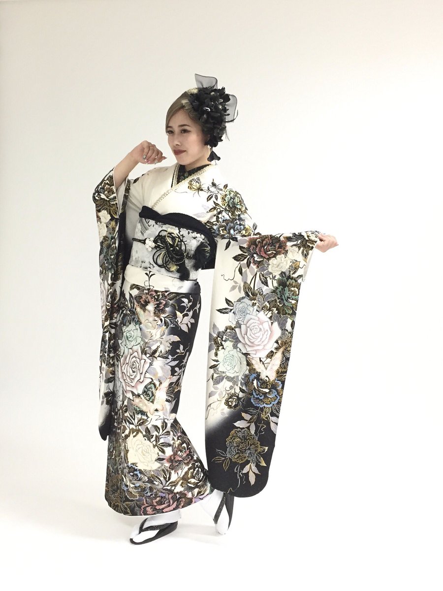 振袖レンタルショップ 和の刻 Staff Twitterissa 前撮り撮影 レインボー色の薔薇にラメが入った派手系振袖 19年成人式のレンタルもまだまだ受け付けております 振袖レンタルするなら 和の刻 で決まり T Co Jzk5csjnef 成人式 和の刻 振り袖
