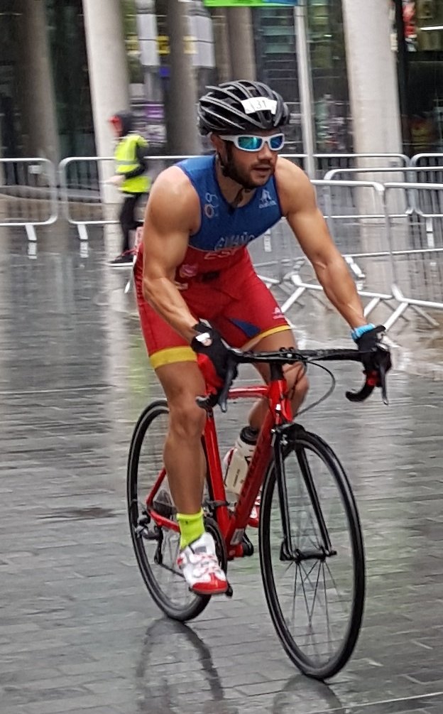 Very wet start to the #salfordtriathlon <a href="/SalfordTri/">Salford Triathlon</a> <a href="/MediaCityUK/">MediaCityUK</a>