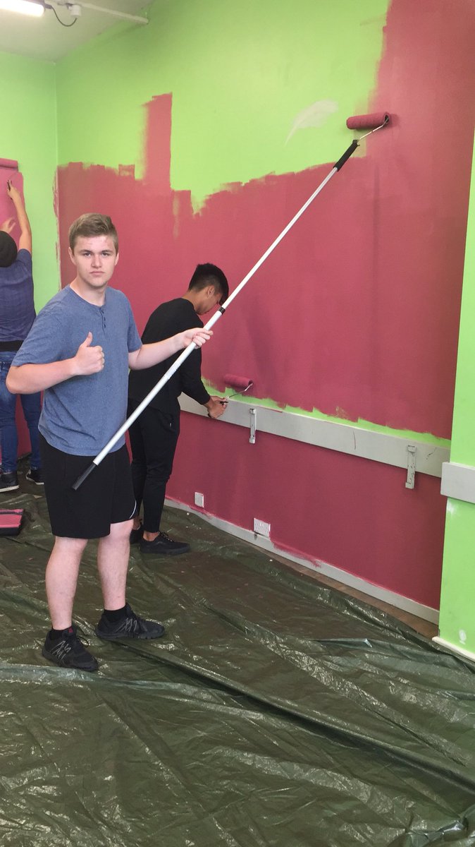 GWKNE1's tweet photo. Team 1 painting Silksworth Youth & Community Centre 💜 #byegreen #socialaction #ncssunderland PS this is defo pink right?? 🙈💪🎨 https://t.co/h8u5yT88Yg