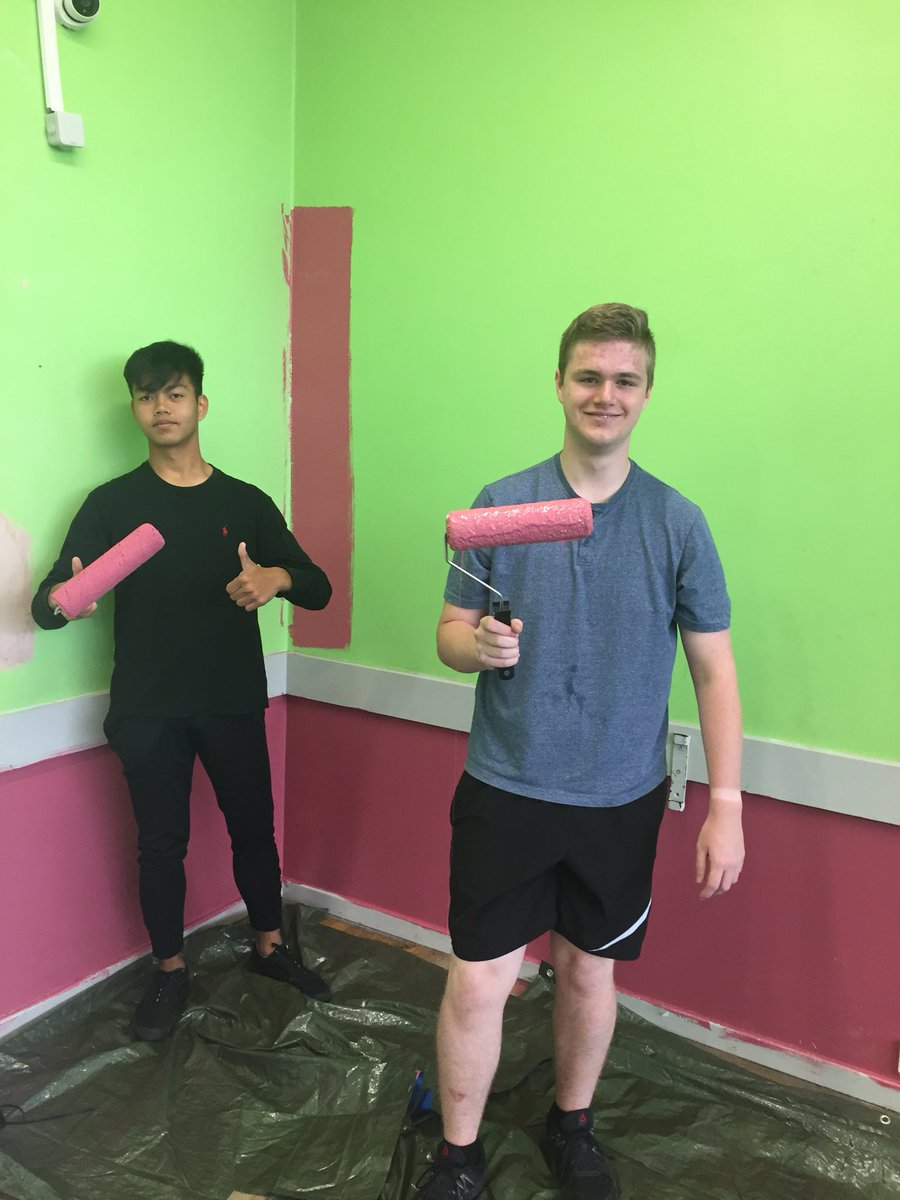 GWKNE1's tweet photo. Team 1 painting Silksworth Youth & Community Centre 💜 #byegreen #socialaction #ncssunderland PS this is defo pink right?? 🙈💪🎨 https://t.co/h8u5yT88Yg