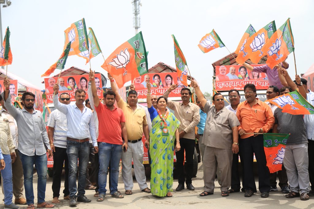 kiransnm's tweet image. 4 अगस्त से प्रारम्भ होने वाली राजस्थान गौरव यात्रा में अधिक से अधिक लोगों को सम्मेलित करने हेतु आज भाजपा कार्यालय राजसमंद से रथ यात्रा की शुरुआत की।
#ChaloRajsamand #CMinRajsamand #Rajsamand #Rajasthan #RisingRajsamand #KiranMaheshwari @BJP4Rajasthan @VasundharaBJP
