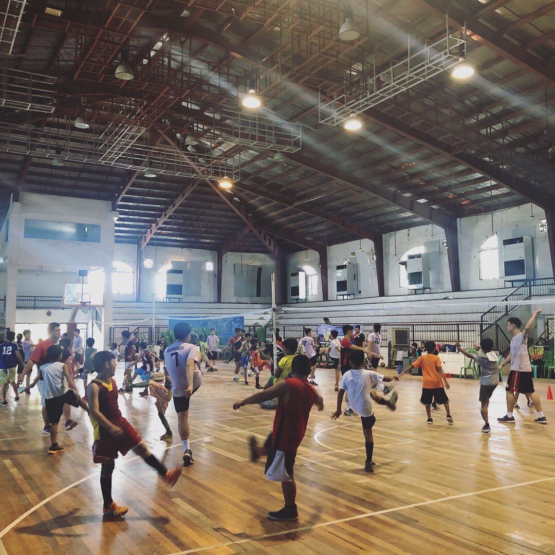 stephgabriel17's tweet photo. Better weather this weekend for the #FriendshipCupVolleyball Camp where we had 54 boys and 42 girls playing all day long! ❤️🏐 Thank you, Manong @alfortega21! We hope to impart only the best for the next gen athletes! 😉 #TropangALF #PACEBVT #PACEVolleyball #LaUnion https://t.co/N4EkxCaWw1