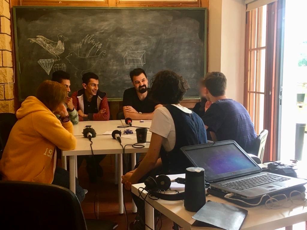 Quelques images de l'émission d'hier avec de jeunes adultes venus  d'Afghanistan, de Palestine et de Syrie pour trouver paix et sécurité en Grèce
pour ré-écouter c'est ici : rfi.fr/emission/20180…
ateliers en partenariat avec <a href="/melissanetgr/">Melissa Network</a> , <a href="/OMNESGreece/">OMNES</a>  et Home for day