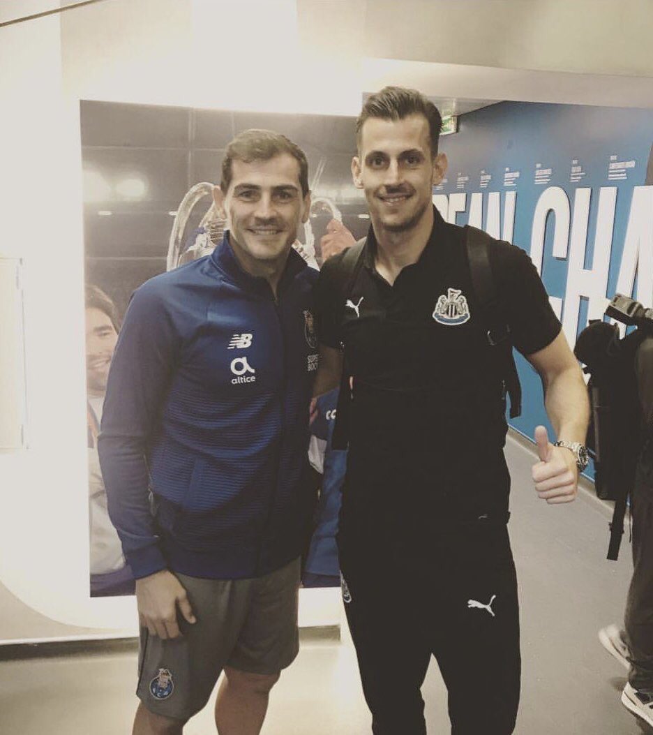 Olly_Hawk's tweet photo. What a picture..
One of THE greatest goalkeepers of all time & Iker Casillas.
#nufc #RMCF #fcpnufc #fcporto https://t.co/0IwU2A62gm