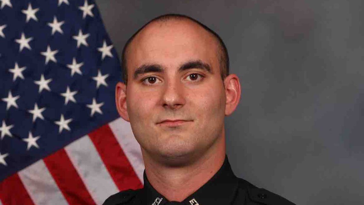 Fort Myers police officer dies a week after being shot bit.ly/2mSi4he https://t.co/iLvo5tUxAF