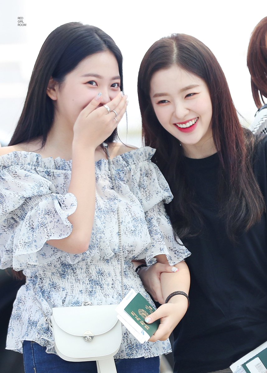REDGIRL_ROOM's tweet photo. 180727 인천공항 출국
#레드벨벳 #REDVELVET #아이린 #IRENE #배주현 
#예리 #YERI #김예림 https://t.co/71sqSR3mmL