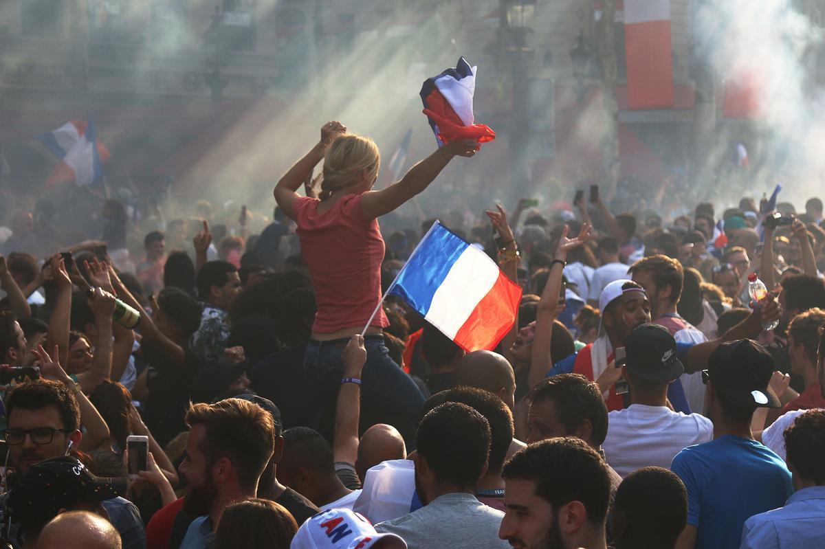 Madamefigaro's tweet photo. Attouchements et baisers forcés, récit des agressions sexuelles lors de la Finale de la #CM2018 #MeTooFoot #Société #FRACRO >> https://t.co/Se90Zo5xVB https://t.co/xFe7GnlxJL
