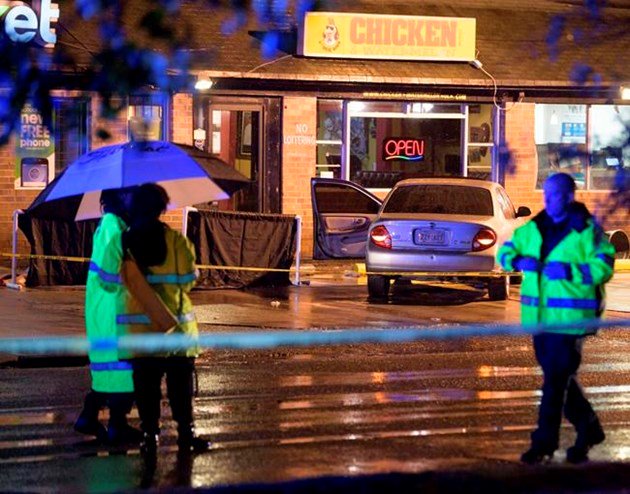 3 dead, 7 wounded after gunmen in New Orleans fire on crowd.  ottawamatters.com/world-news/3-d… https://t.co/hZMM7fxUAv