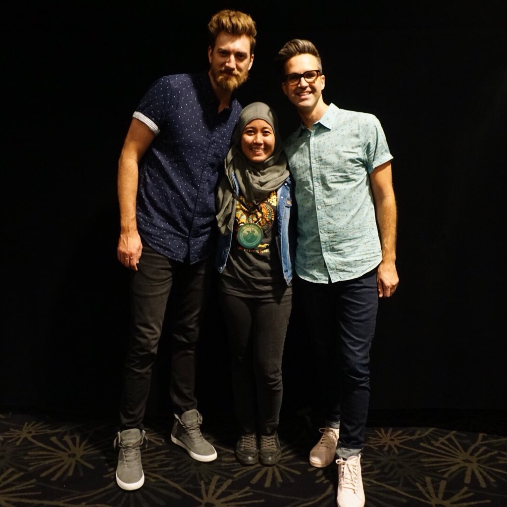 lewhiteantelope's tweet photo. Flew 7+ hours from Singapore to Sydney to tell them how much they’ve helped me through some dark days. Thanks @rhettandlink @rhettmc @linklamont :’) https://t.co/raCplraDFO