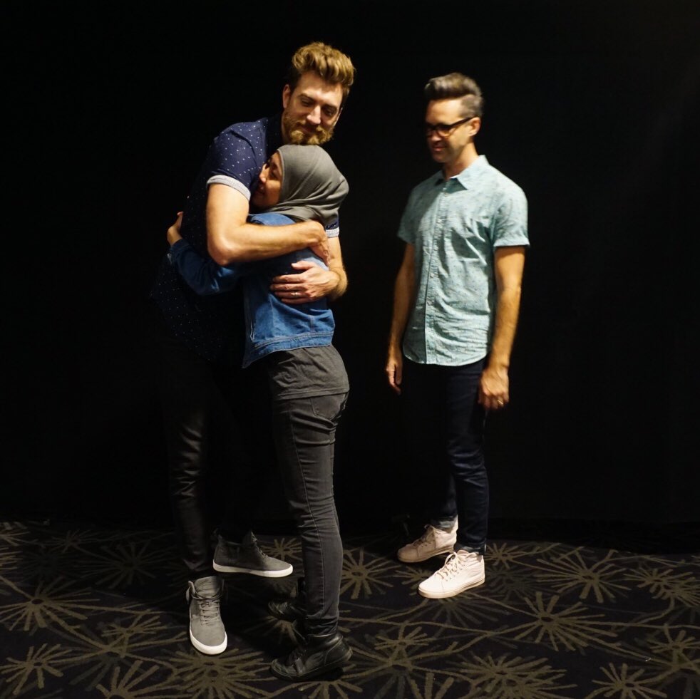 lewhiteantelope's tweet photo. Flew 7+ hours from Singapore to Sydney to tell them how much they’ve helped me through some dark days. Thanks @rhettandlink @rhettmc @linklamont :’) https://t.co/raCplraDFO