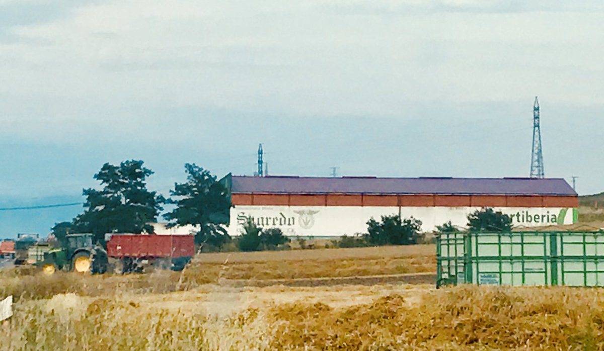 gruposagredo's tweet photo. En plena #cosecha18 en #labureba fincas en #calzada #cubodebureba #miraveche #briviesca https://t.co/jdaAN95I38