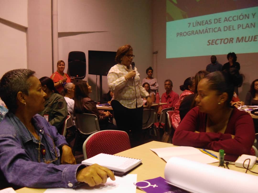 #29JUL |📣 ¡LA ETIQUETA DEL DÍA  ⏩ #DebatePorElFuturo

El pueblo venezolano organizado participa y debate en plenarias con miras de planificar un futuro para la prosperidad y la paz del país.