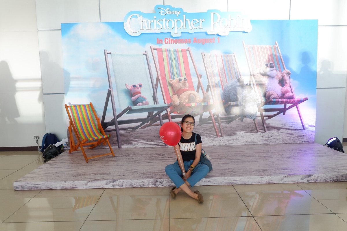 leiascaptain's tweet photo. little sad that Hall D #DisneyAtAPCC didnt show anything from #ChristopherRobin but was happy to see this standee with the balloon 🎈🐻🍯 #APCCPH2018 https://t.co/7IPA6f2Ujf