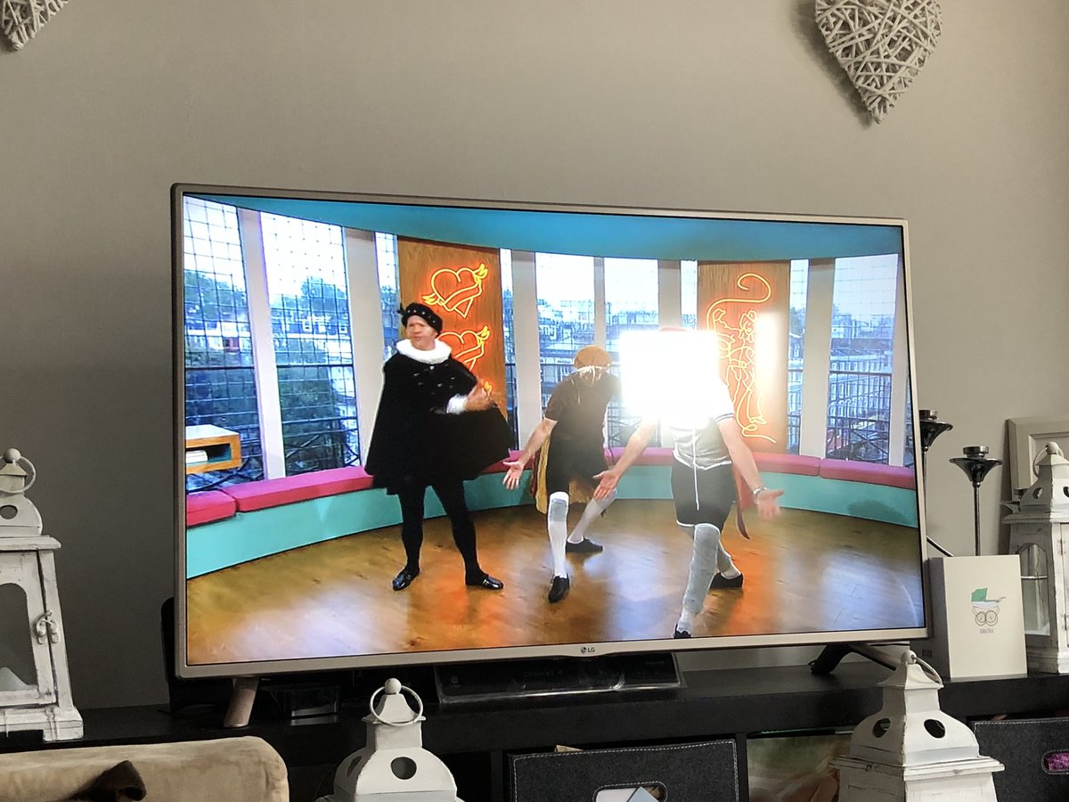 BigMadThing's tweet photo. Never laughed so much @SundayBrunchC4 😂😂😂😍 https://t.co/0VLtrDUsAk