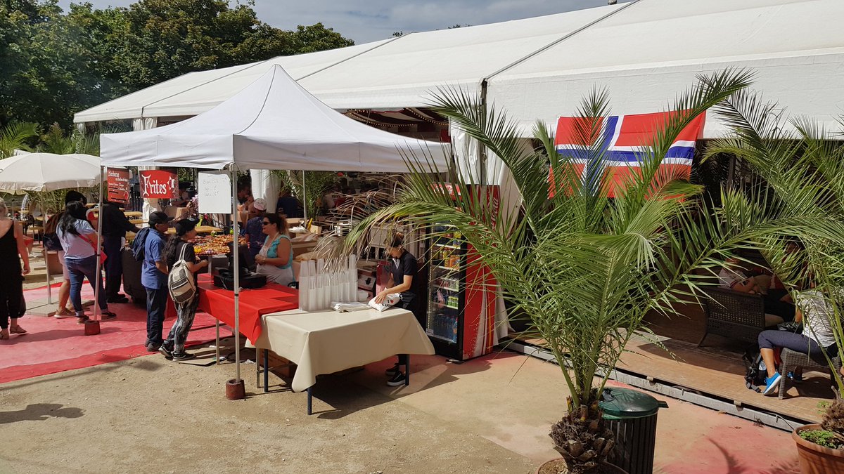 torepeng's tweet photo. Norskesvingen - inngang via restaurant "La Guinguette des Tuileries" #norskesvingen #tourdefrane #letour https://t.co/Umh80xRZju https://t.co/DnIDpZiIAZ