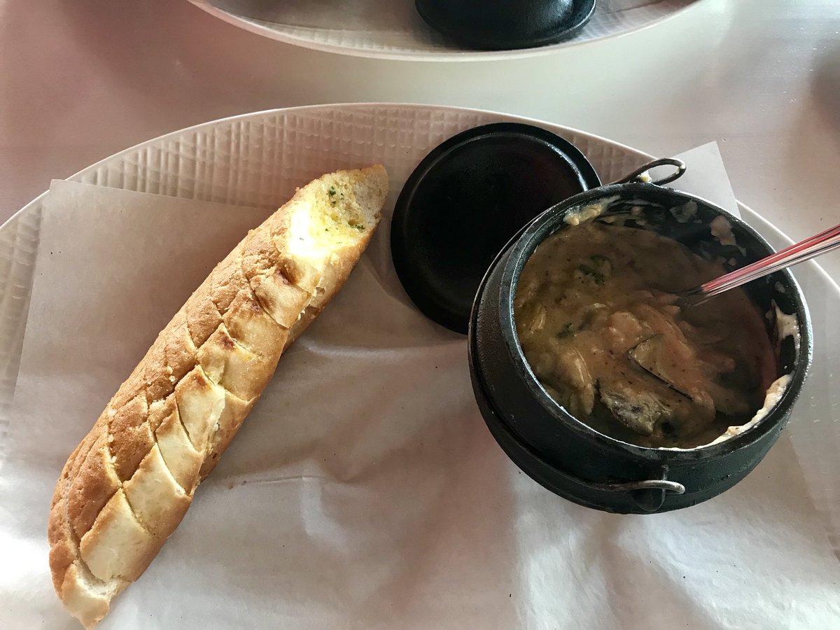 ilovemelville's tweet photo. #MyMelville Sunday lunch at #SiXCocktailBar on #7thStreet with their daily food special. Mussel Hot Pot! https://t.co/mIABdkF7Ck