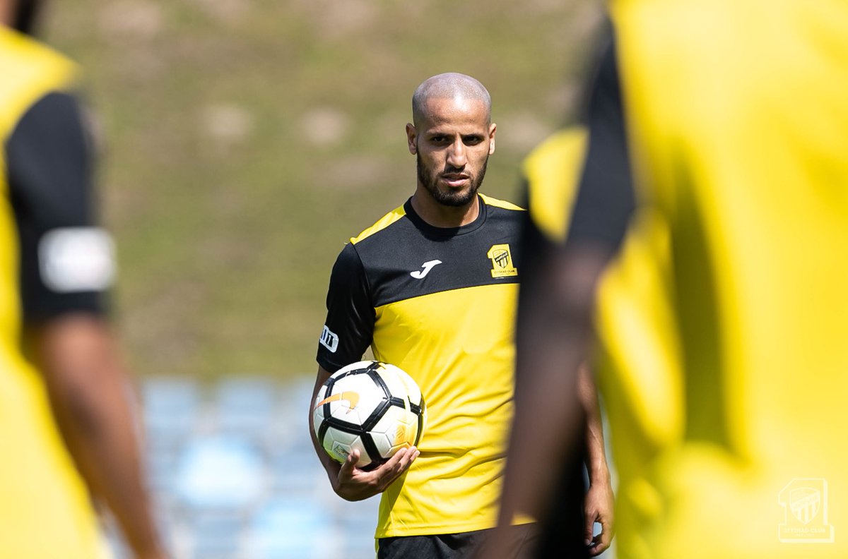 المركز الإعلامي/📸 صور الحصة التدريبية الصباحية للفريق الكروي الأول في معسكره الاعدادي 