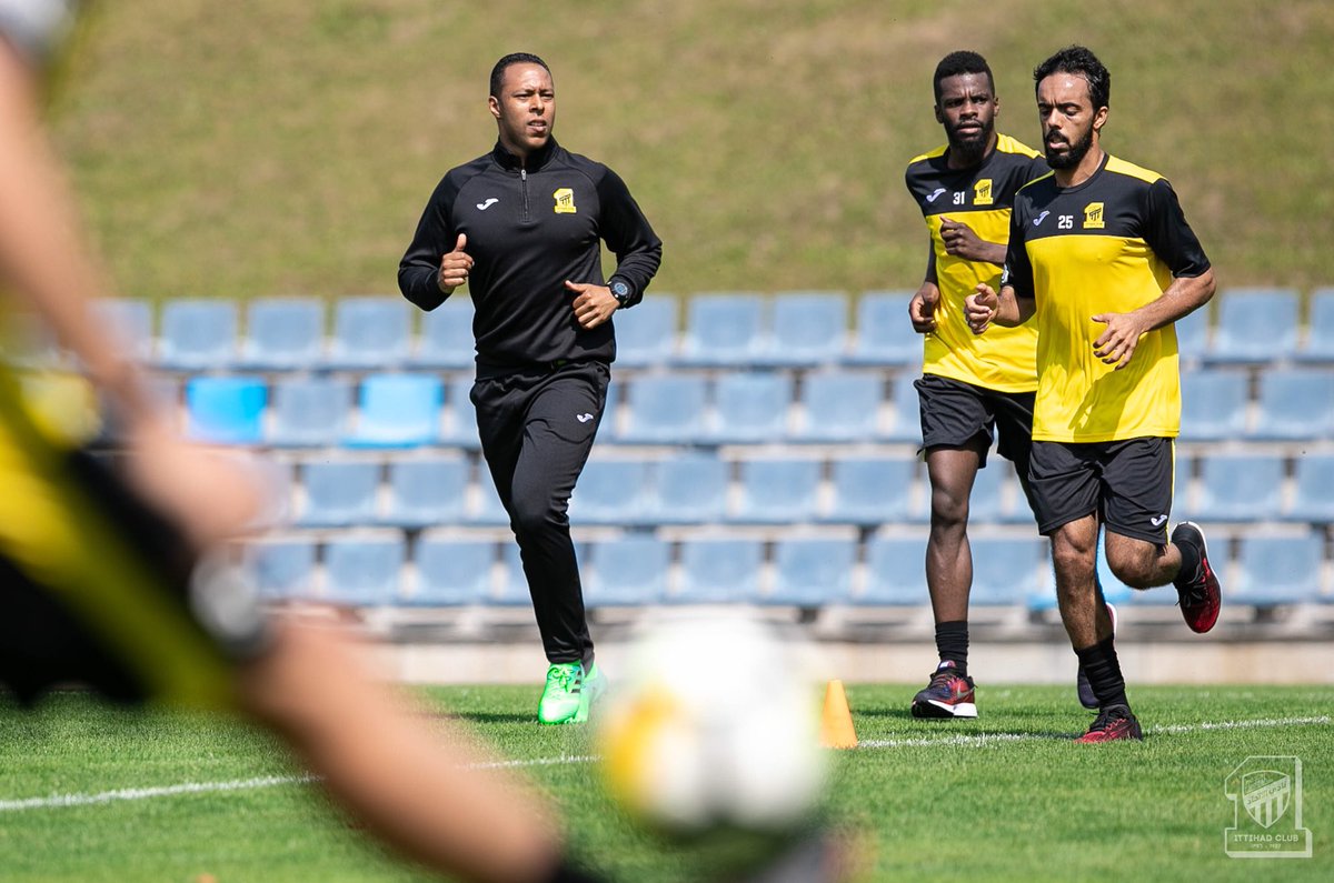 المركز الإعلامي/📸 صور الحصة التدريبية الصباحية للفريق الكروي الأول في معسكره الاعدادي 