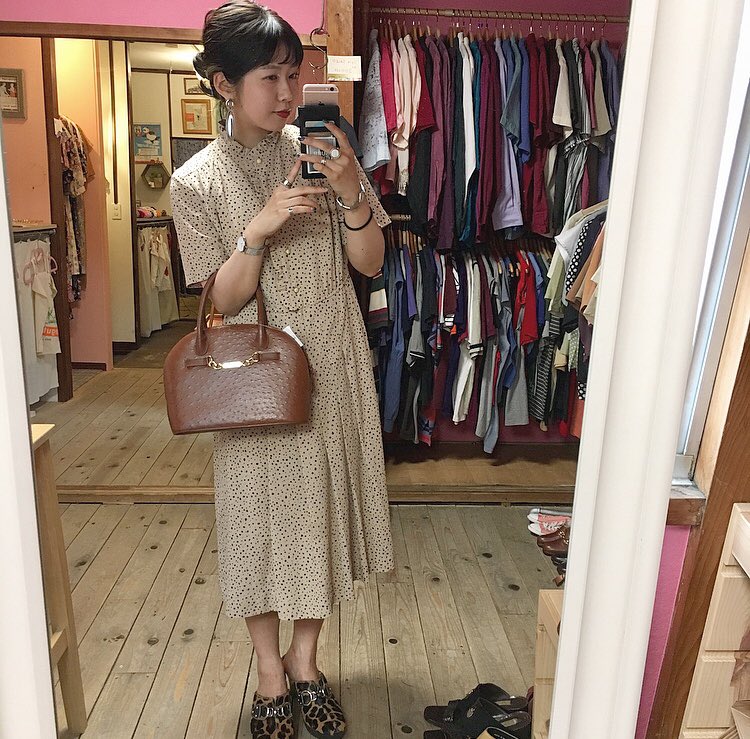 spia_s___ae's tweet photo. new ♥️
あしたは、ワンピースが
入荷致します ♡♡♡
一つ一つサイズ感、
シルエット 綺麗なもの
厳選しております！！
是非店頭でごらんください。
.
SALE 8/3 まで
まだまだ開催しております🐆
.
.
#spia #中崎町 #古着屋 https://t.co/TddVFl3tv6