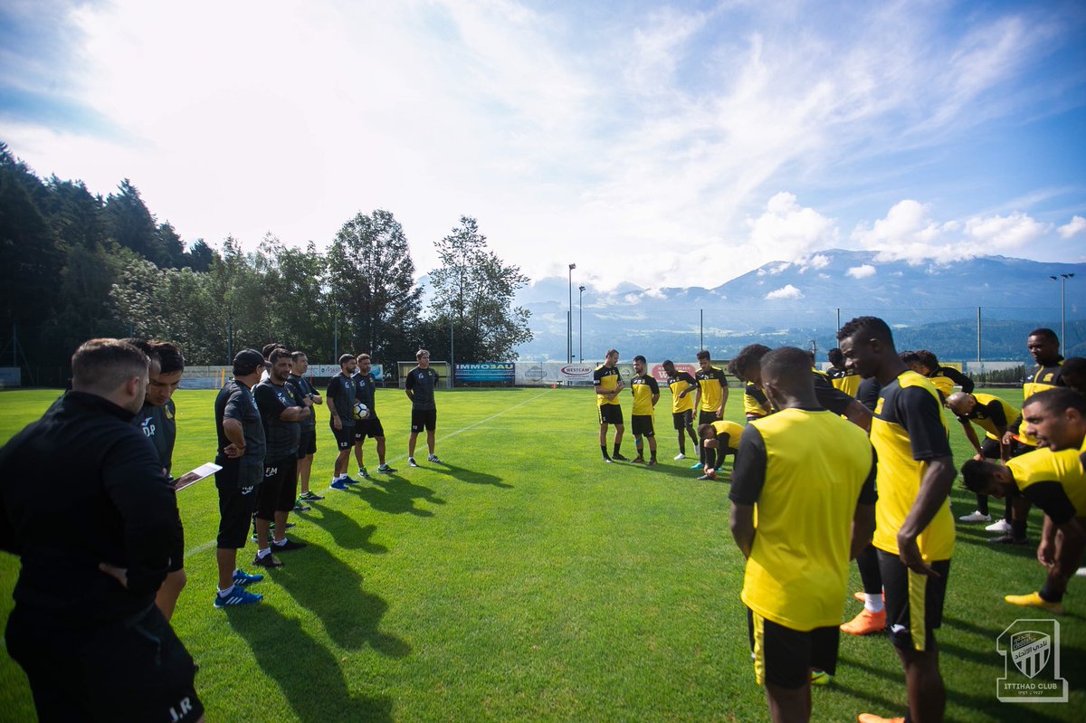 المركز الإعلامي/📸 صور الحصة التدريبية الصباحية للفريق الكروي الأول في معسكره الاعدادي 