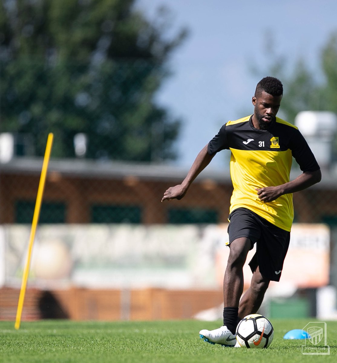 المركز الإعلامي/📸 صور الحصة التدريبية الصباحية للفريق الكروي الأول في معسكره الاعدادي 