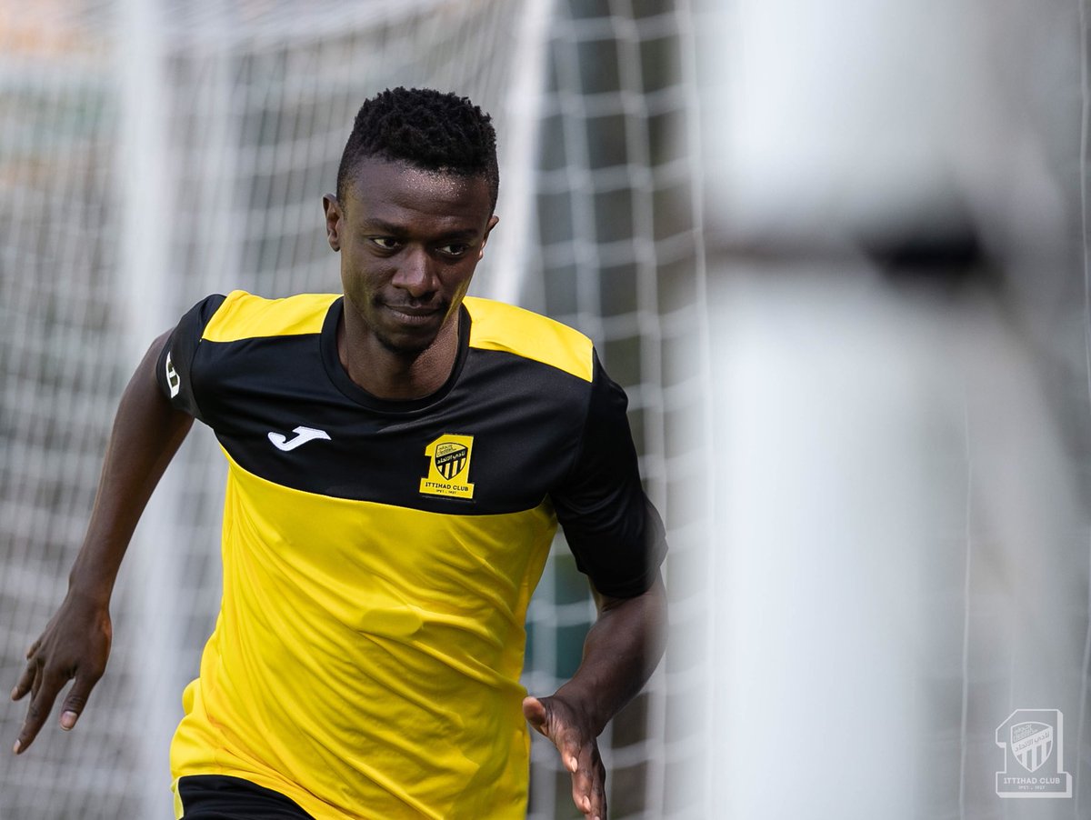 المركز الإعلامي/📸 صور الحصة التدريبية الصباحية للفريق الكروي الأول في معسكره الاعدادي 