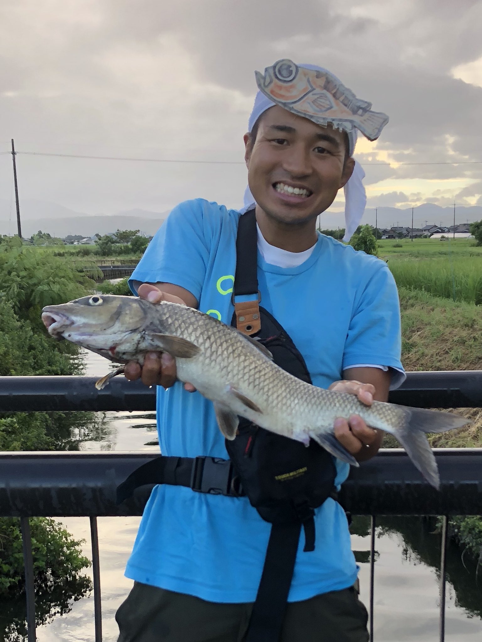 さかな芸人ハットリ 154 300種類目 琵琶湖に流れ込む水路にてニゴイです よく引いたなぁ 300種類の魚 を釣るまで自分で釣って調理した魚以外食べないチャレンジ 釣った魚しか食べない T Co 5q8tevv1w9 Twitter