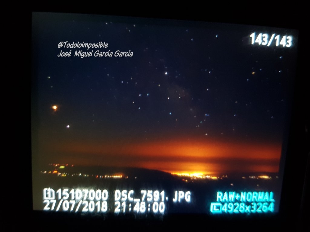 josestormchaser's tweet photo. 27-7-18:
No quería dejar pasar más #tiempo sin comenzar este #relato, con un pequeño adelanto, del largo #momento que pude #sentir la #madrugada del #eclipse bajo el #firmamento de #sueños y #estrellas!
#Almeria #CalarAlto #Astronomy #Weather #Reedmoon #Dreams #Mars #Stars #Luna https://t.co/cT4cnpR6Ue